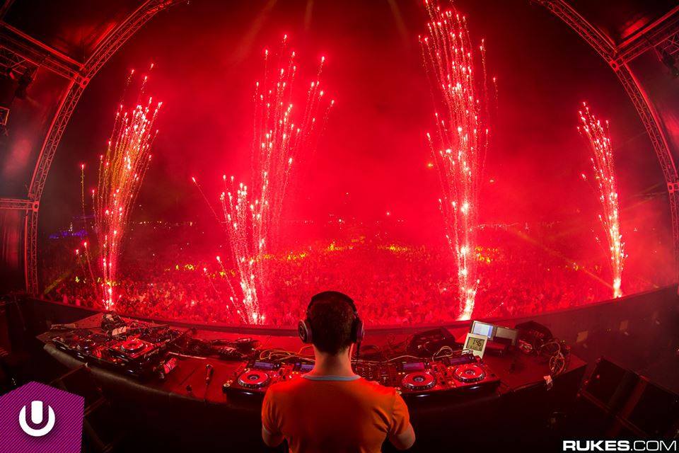 Avolites Tiger Touch controls dazzling pyrotechnics at Ultra Festival SA   
